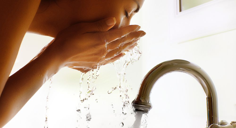 Should you wash your face with hot or cold water?